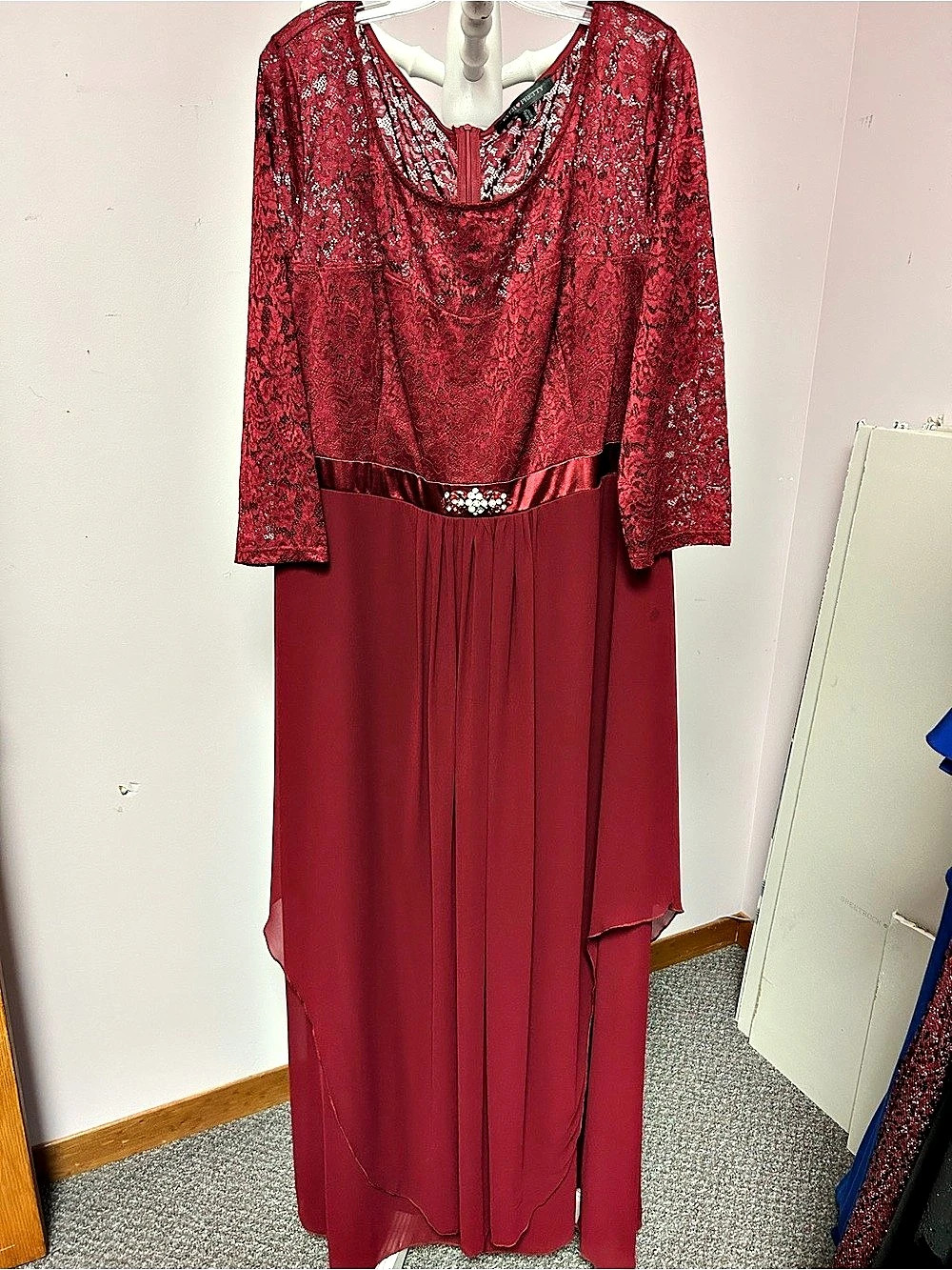EVER PRETTY Lace Overlay Maxi Dress in Red Size 9XL NWT
